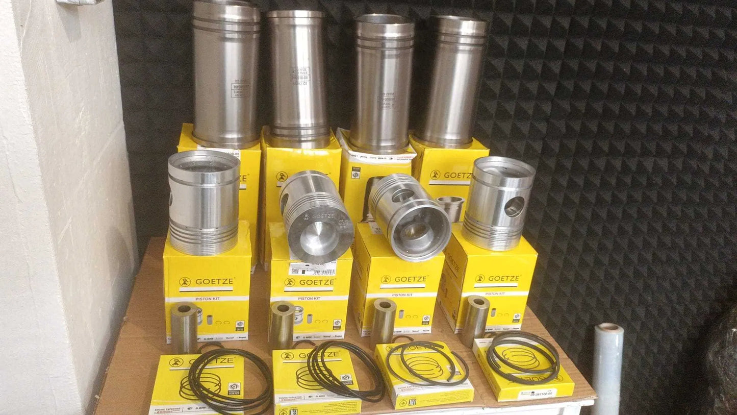 Set motor tractor U650 camasi motor,segmenti Goetze Germany si pistoane Altur Slatina Romania